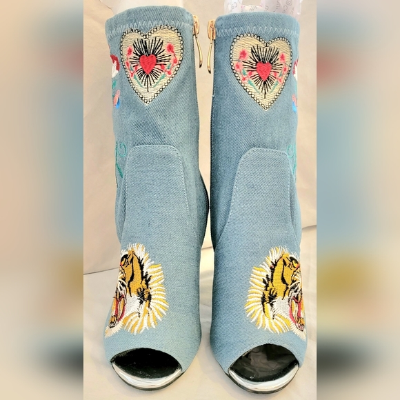 Cape Robbin Denim Embroidered Booties NEW (without box) Size 6.5 - Picture 2 of 9